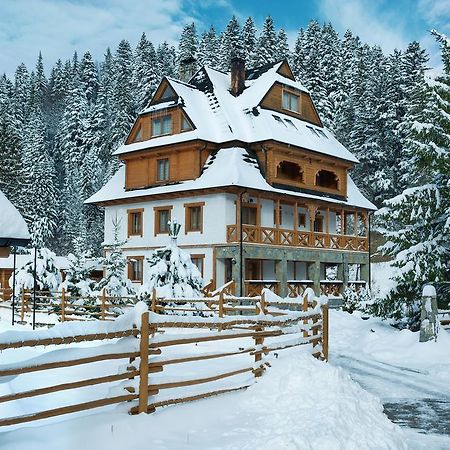 Tatariv Deluxe Otel Dış mekan fotoğraf