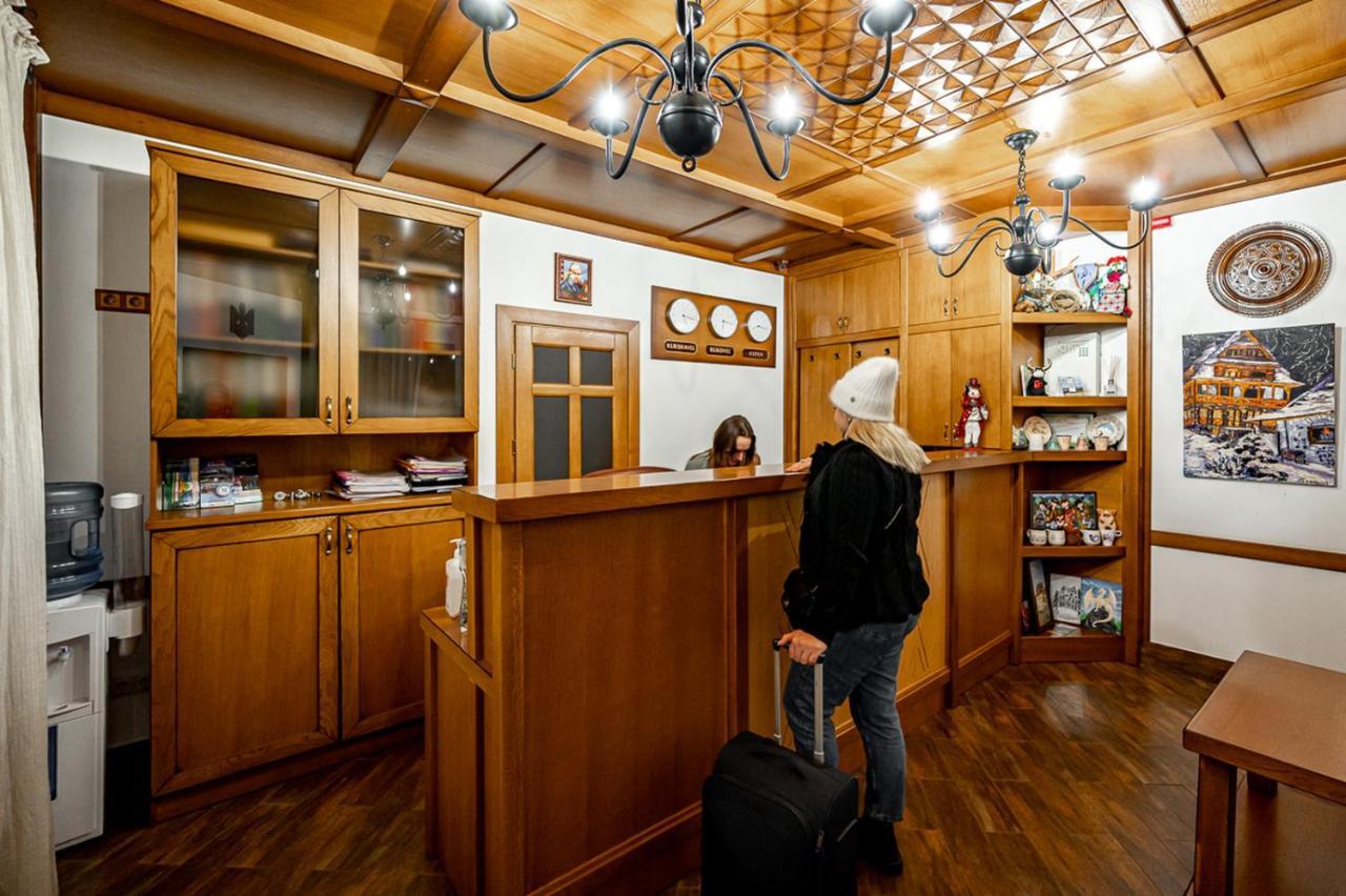 Tatariv Deluxe Otel Dış mekan fotoğraf