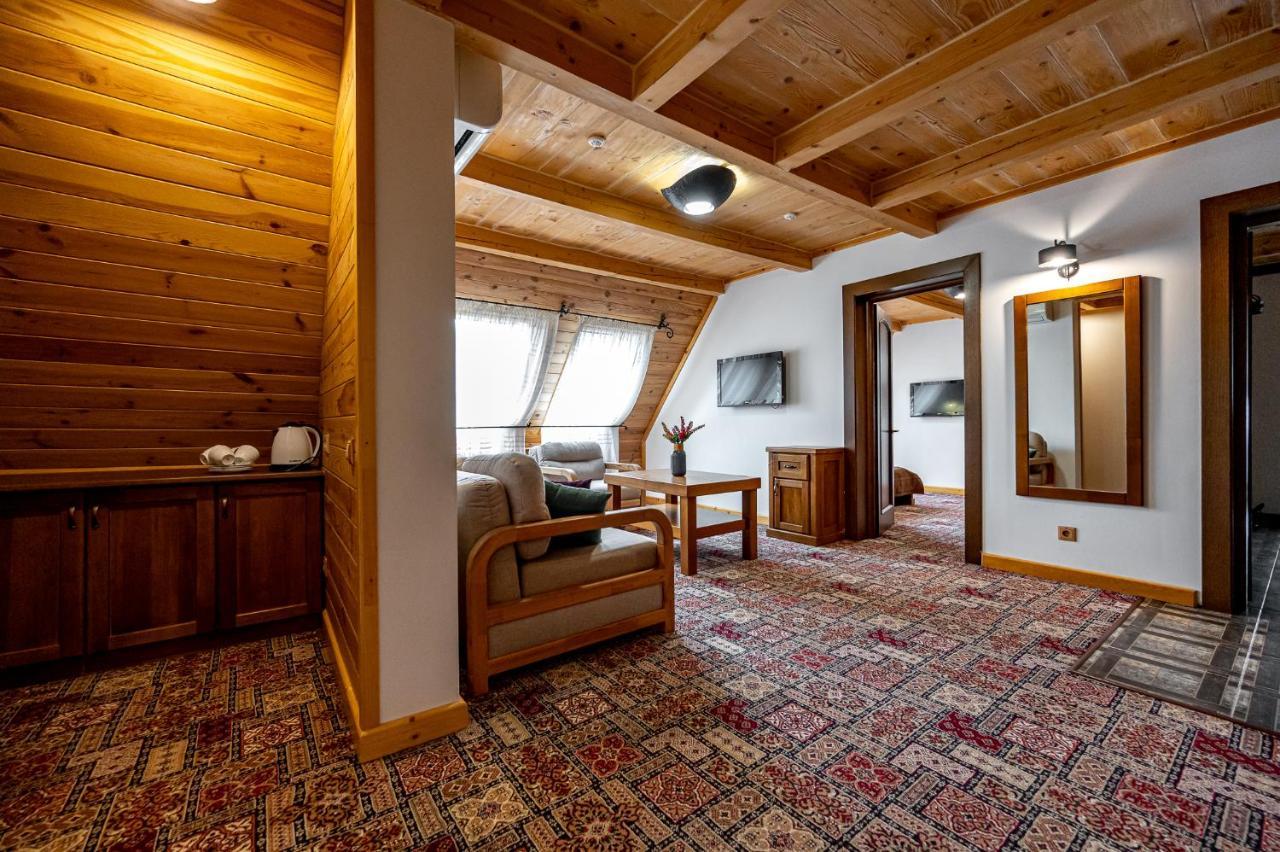 Tatariv Deluxe Otel Dış mekan fotoğraf