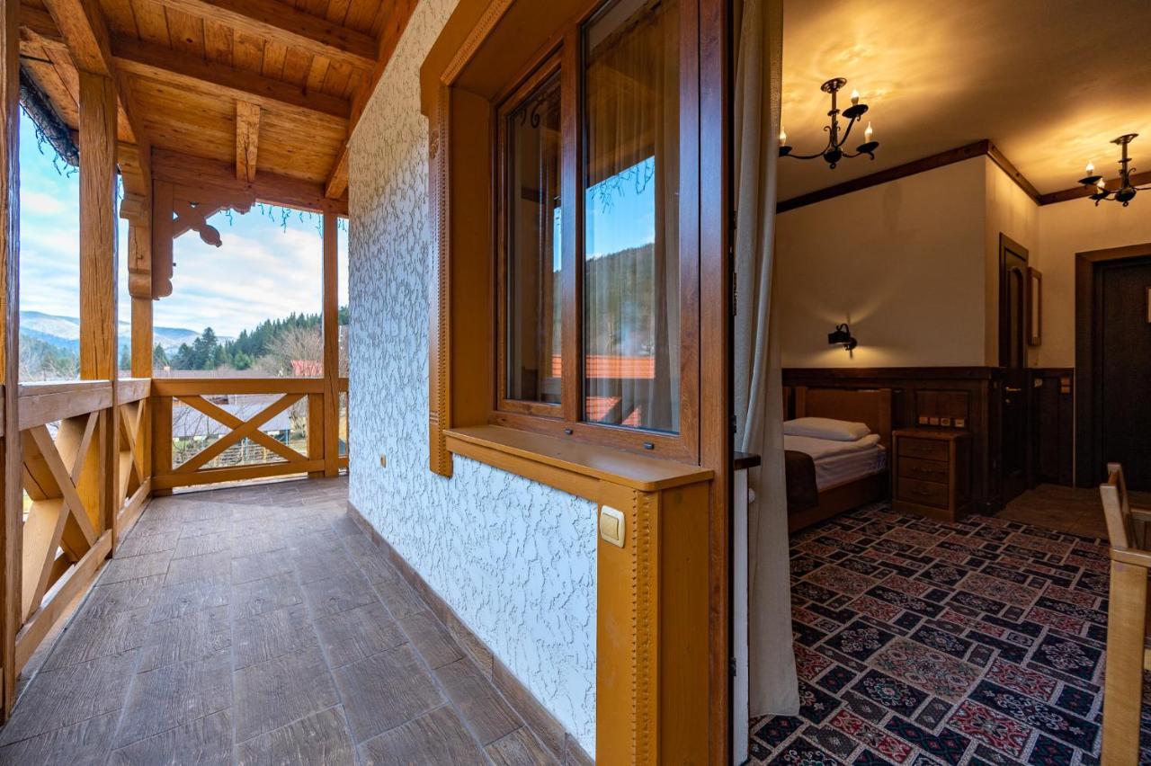 Tatariv Deluxe Otel Dış mekan fotoğraf