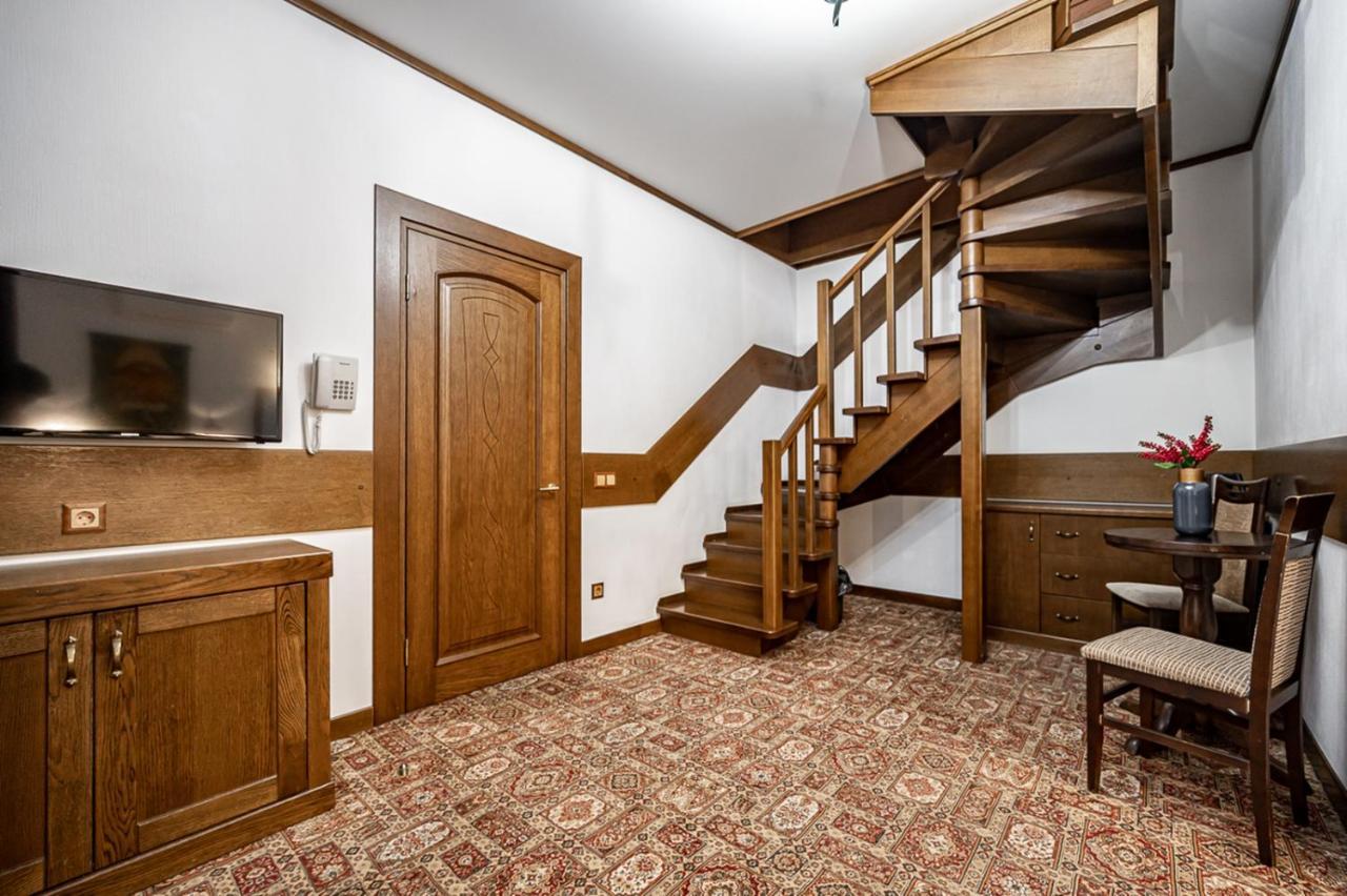 Tatariv Deluxe Otel Dış mekan fotoğraf