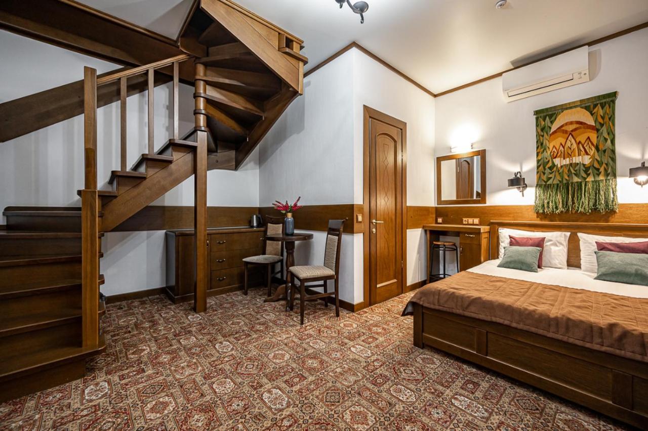 Tatariv Deluxe Otel Dış mekan fotoğraf