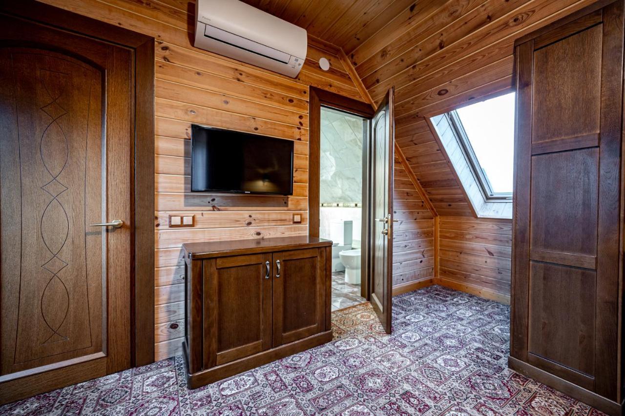Tatariv Deluxe Otel Dış mekan fotoğraf
