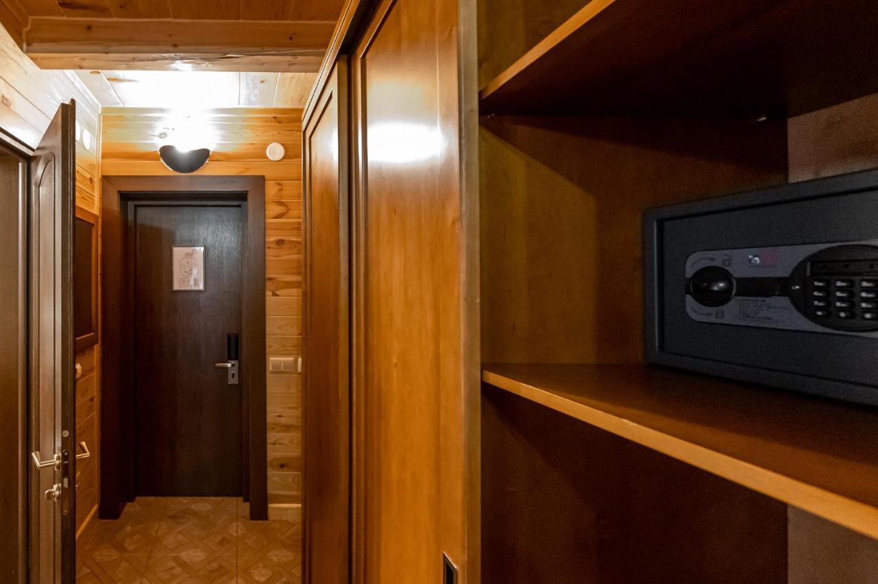 Tatariv Deluxe Otel Dış mekan fotoğraf