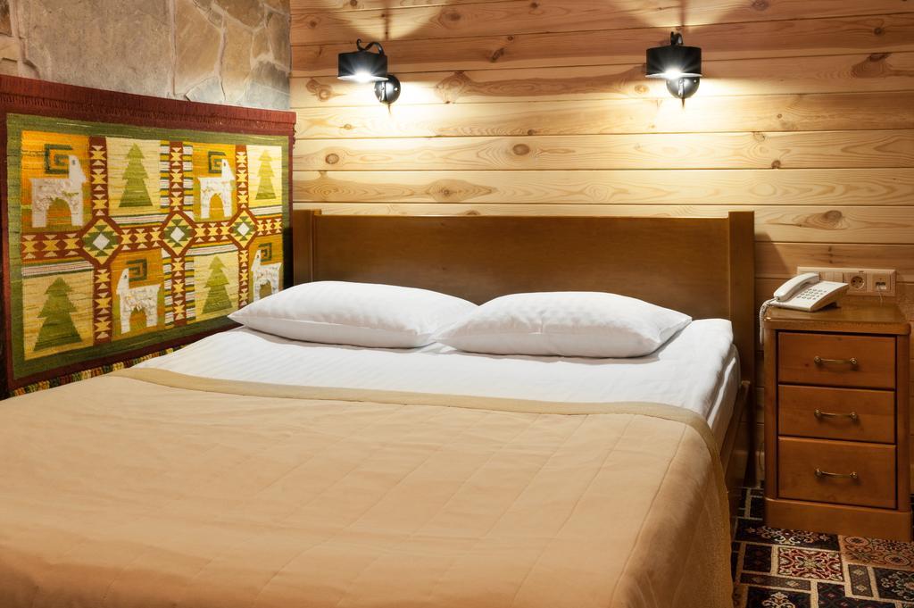 Tatariv Deluxe Otel Dış mekan fotoğraf